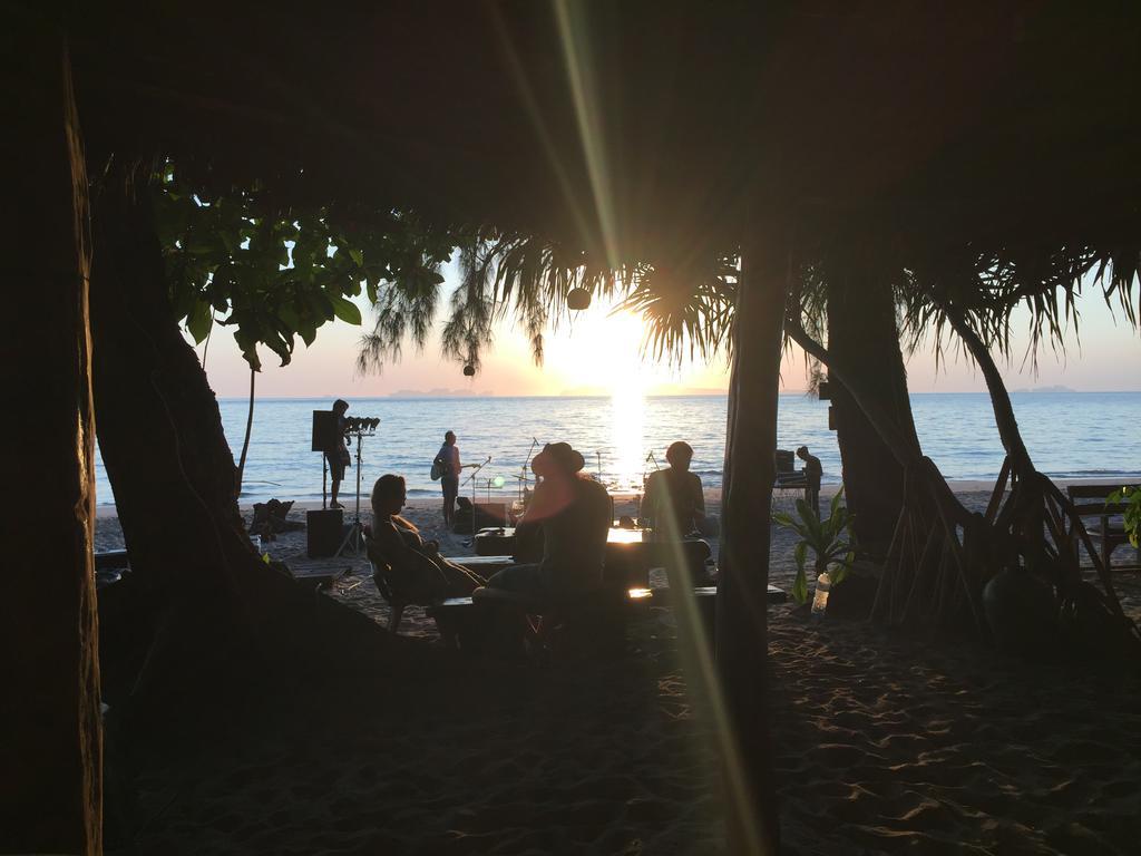 Cocobar&Bungalow'Kohjum Hotel Koh Jum Esterno foto